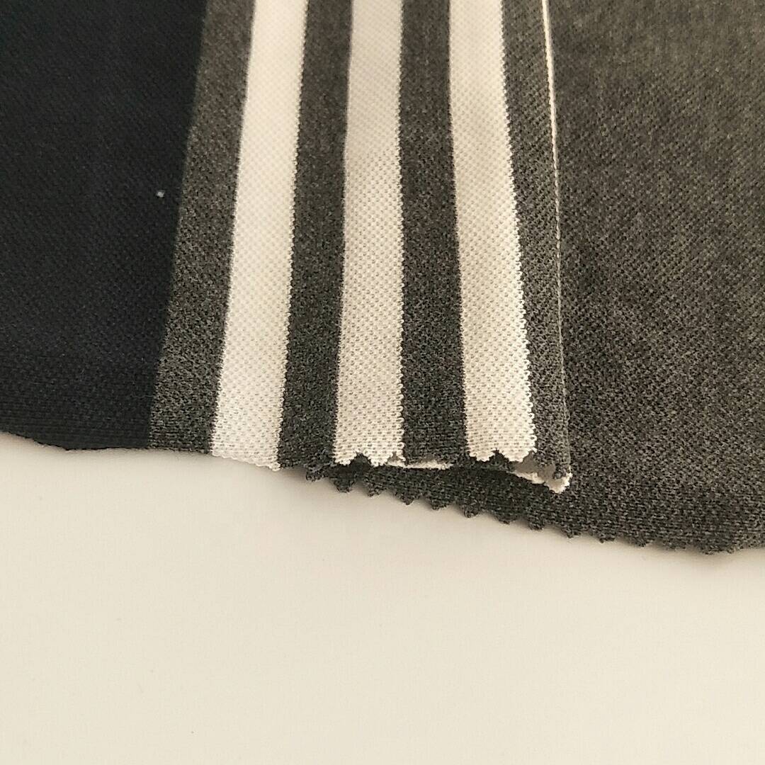 Joustinneule on monipuolinen ja käytännöllinen materiaali muotia varten